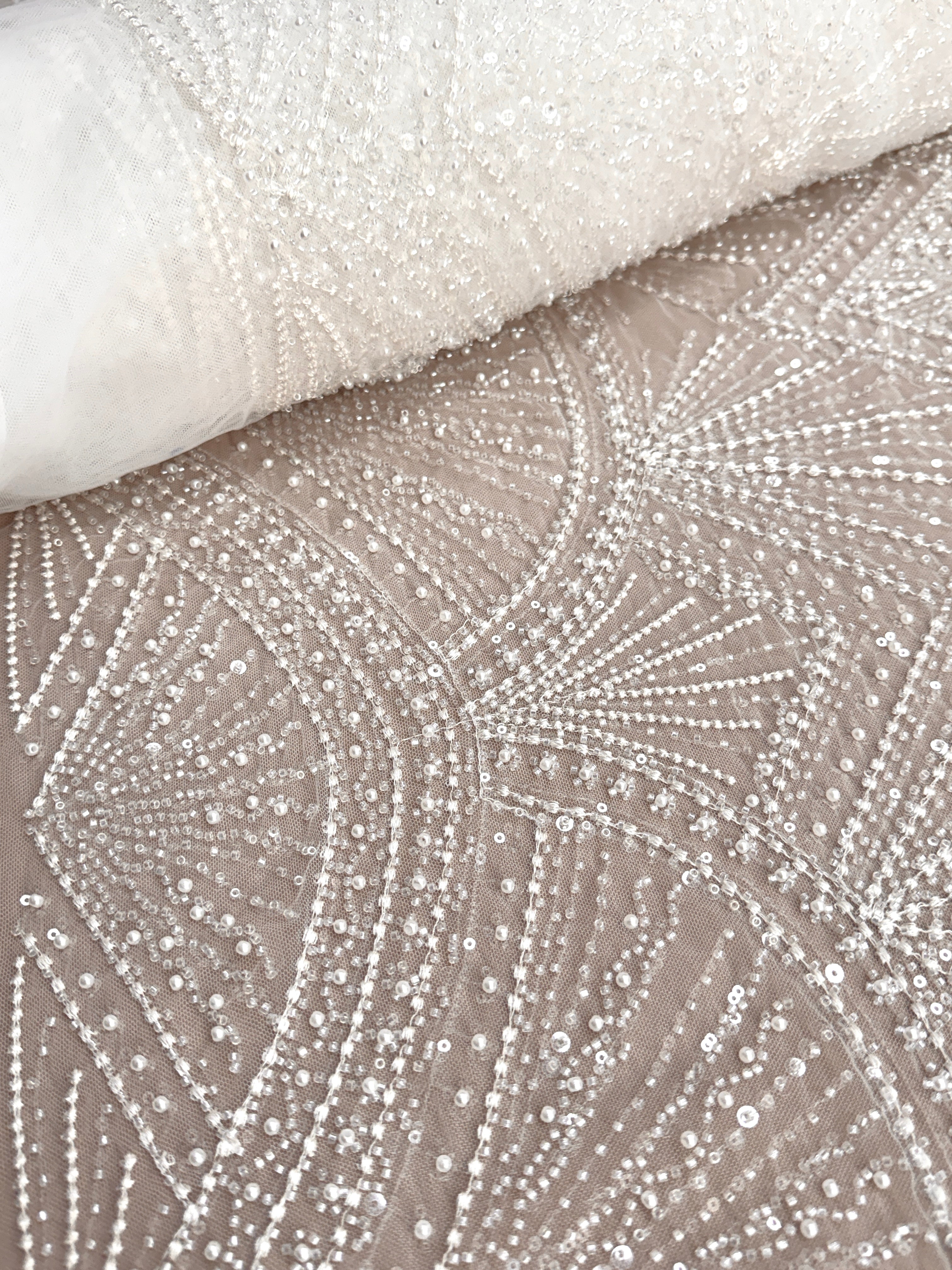 Dantela Ivory cu Model Geometric, cu Perle, Margele si Paiete