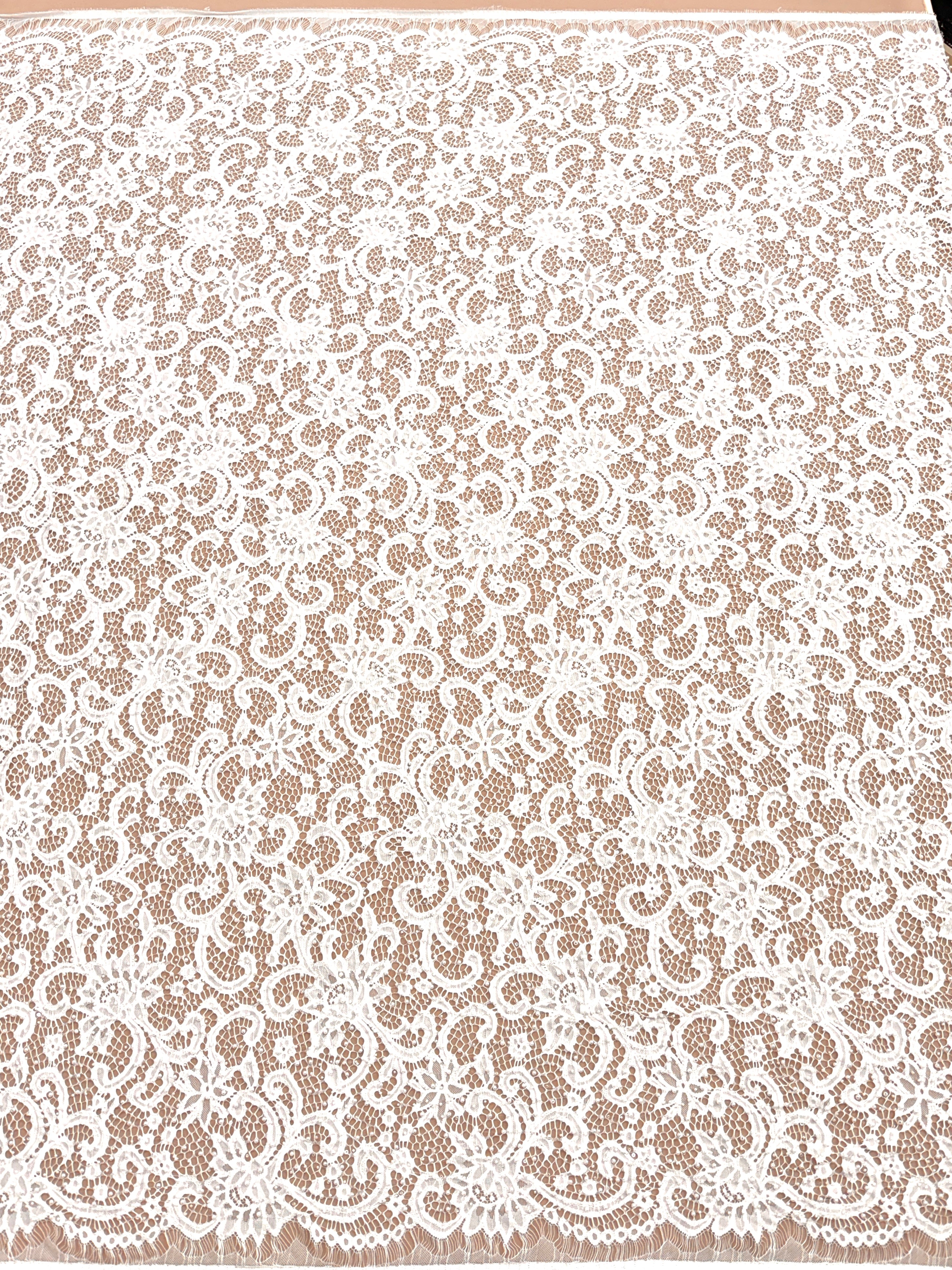 Dantela Chantilly Ivory cu Perle, Margele si Paiete - Cupon 3 m
