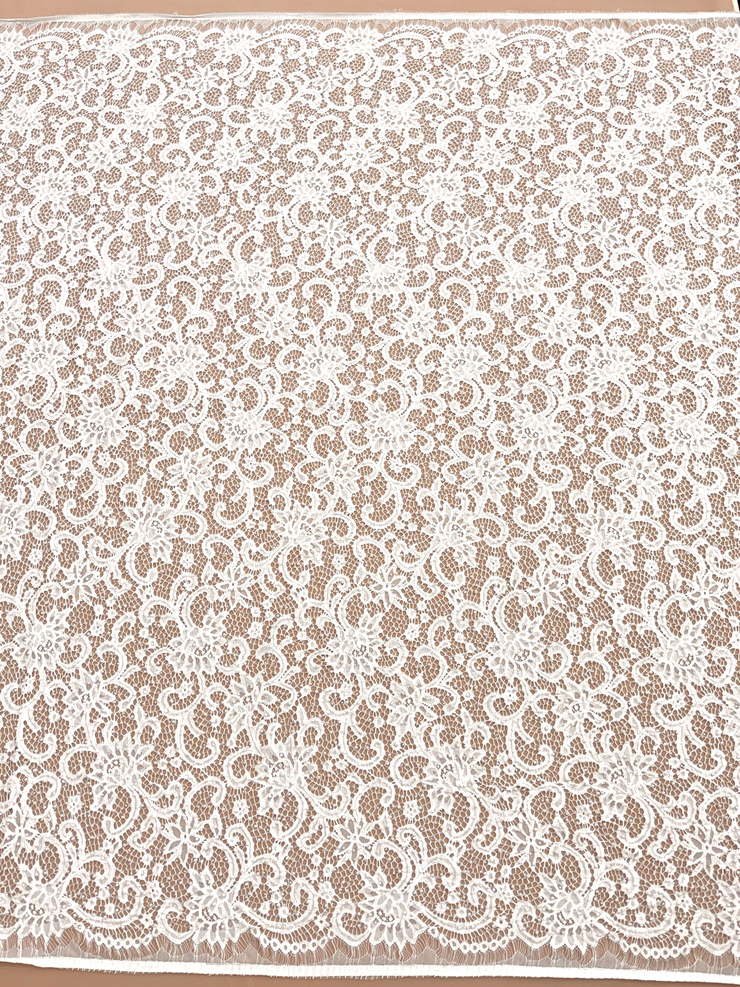 Dantela Chantilly Ivory cu Perle, Margele si Paiete - Cupon 3 m