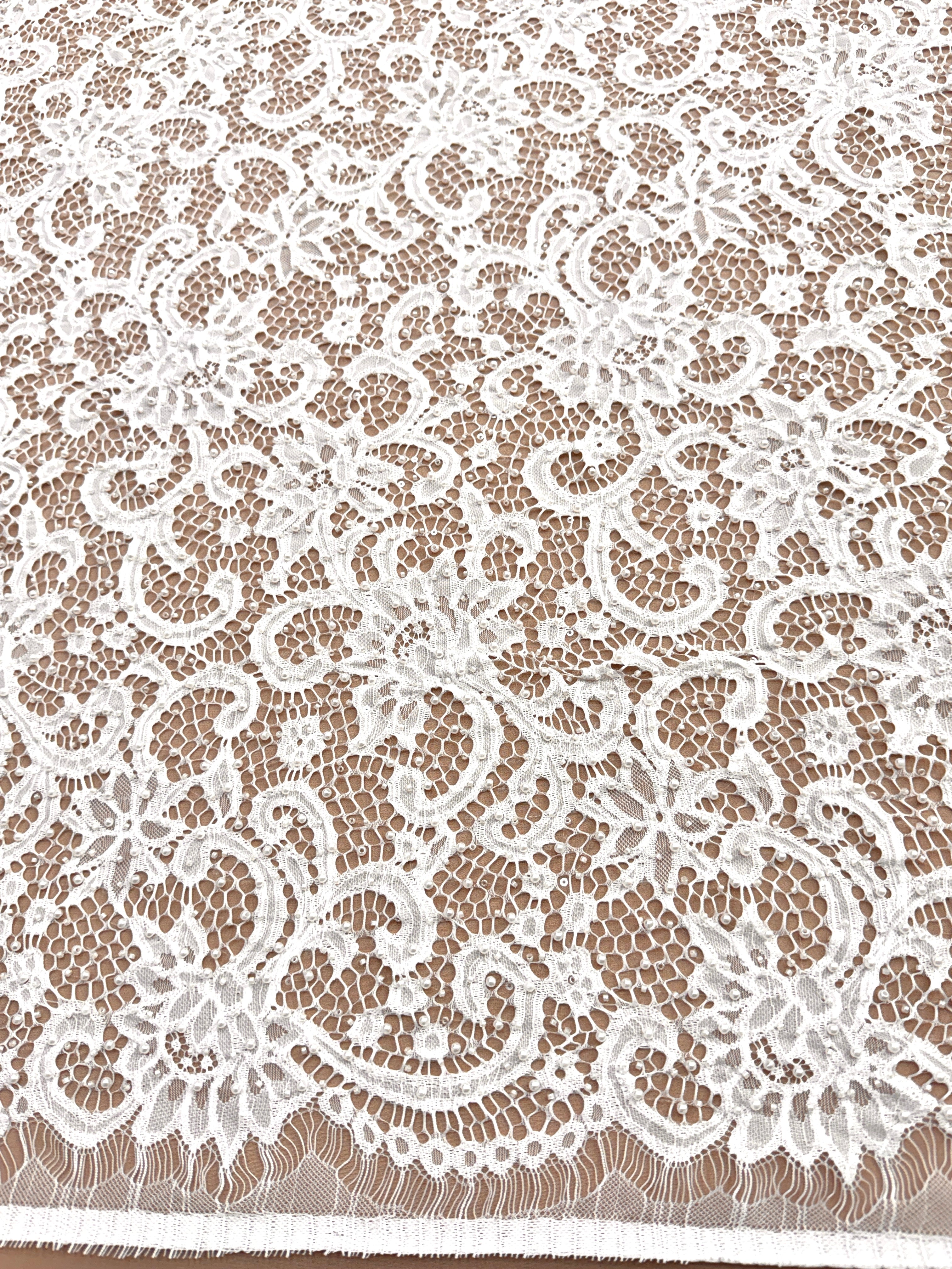 Dantela Chantilly Ivory cu Perle, Margele si Paiete - Cupon 3 m