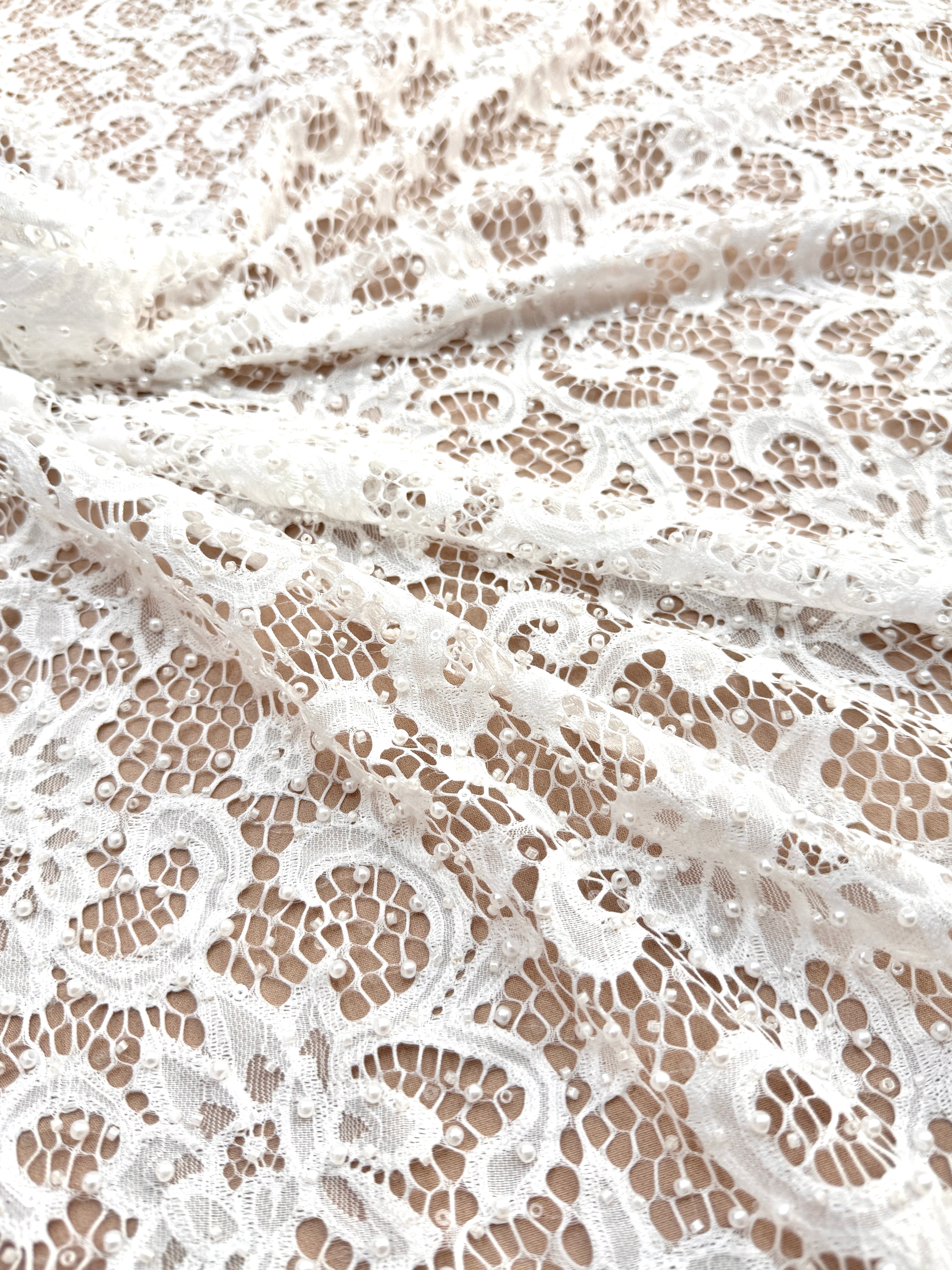 Dantela Chantilly Ivory cu Perle, Margele si Paiete - Cupon 3 m