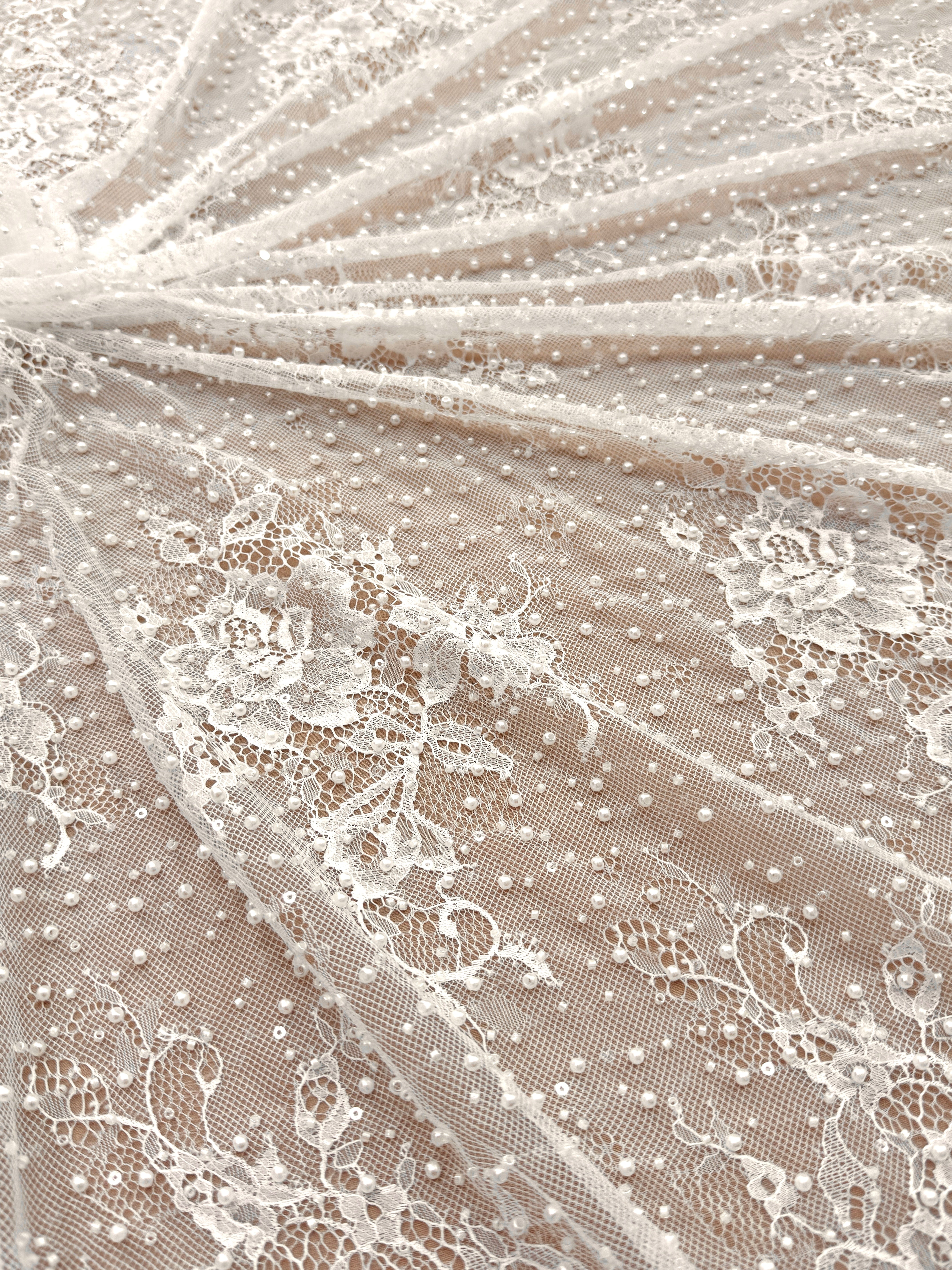 Dantela Chantilly Ivory cu Perle, Margele si Paiete - Cupon 3 m