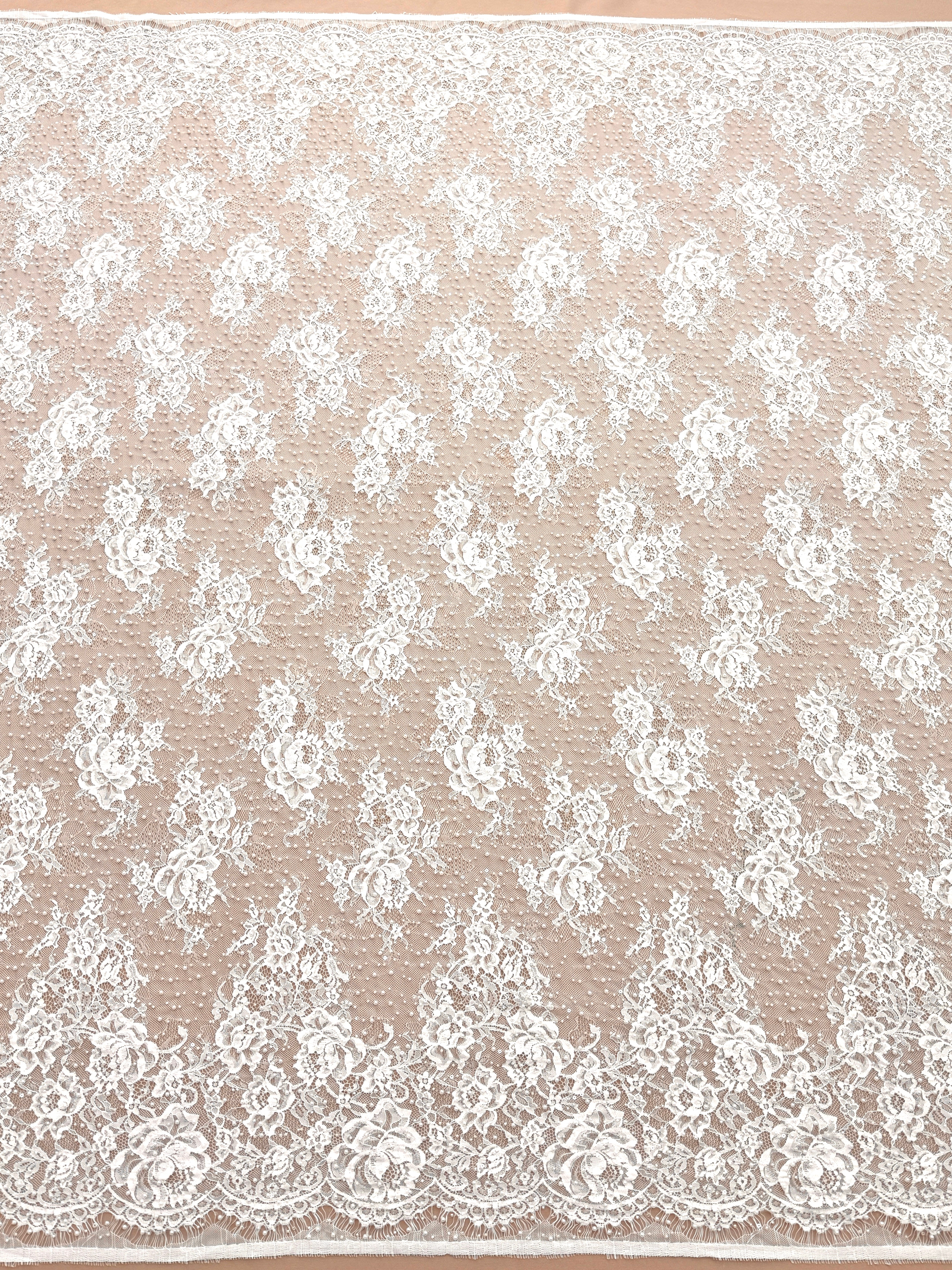 Dantela Chantilly Ivory cu Perle, Margele si Paiete - Cupon 3 m