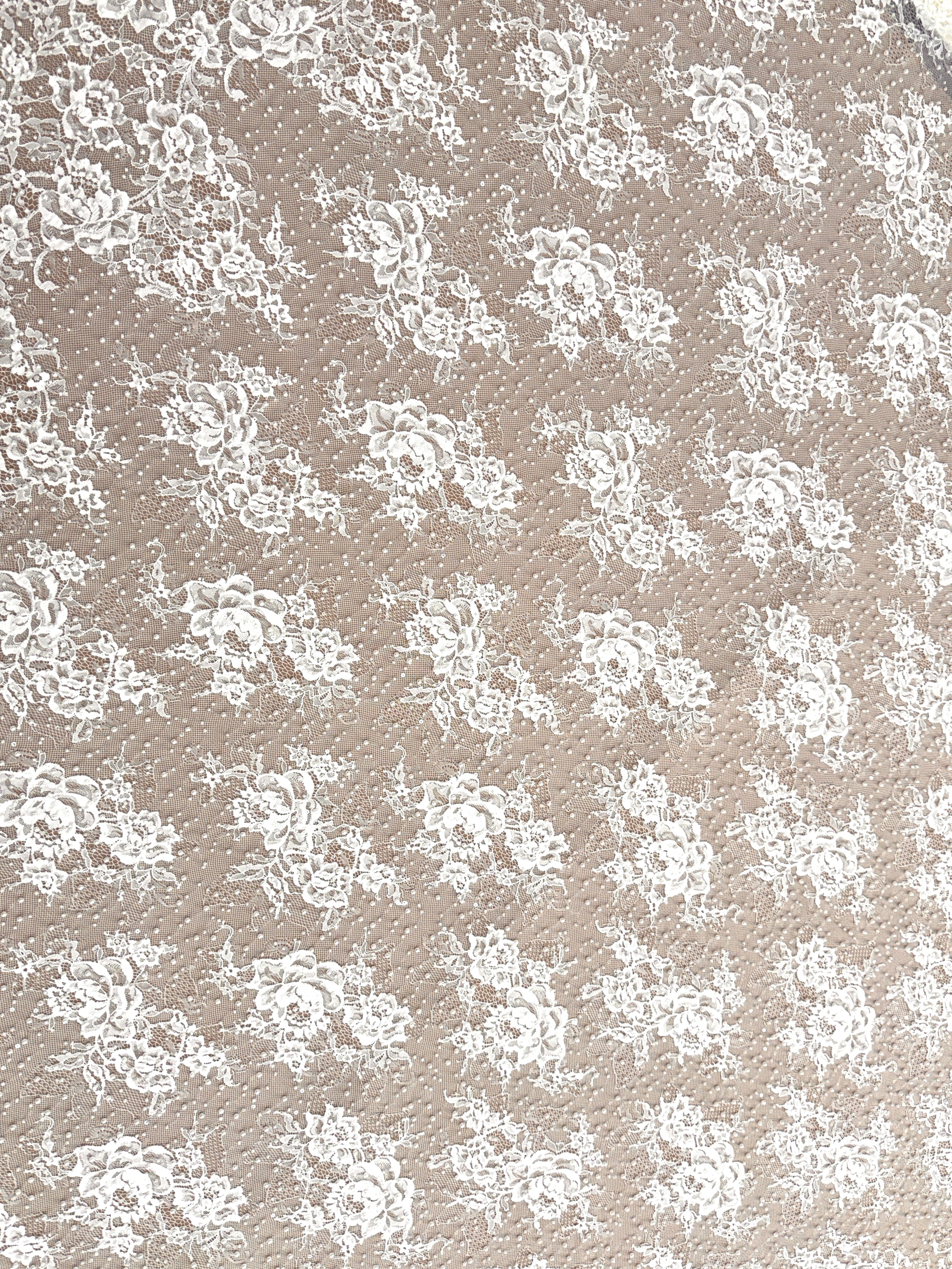 Dantela Chantilly Ivory cu Perle, Margele si Paiete - Cupon 3 m