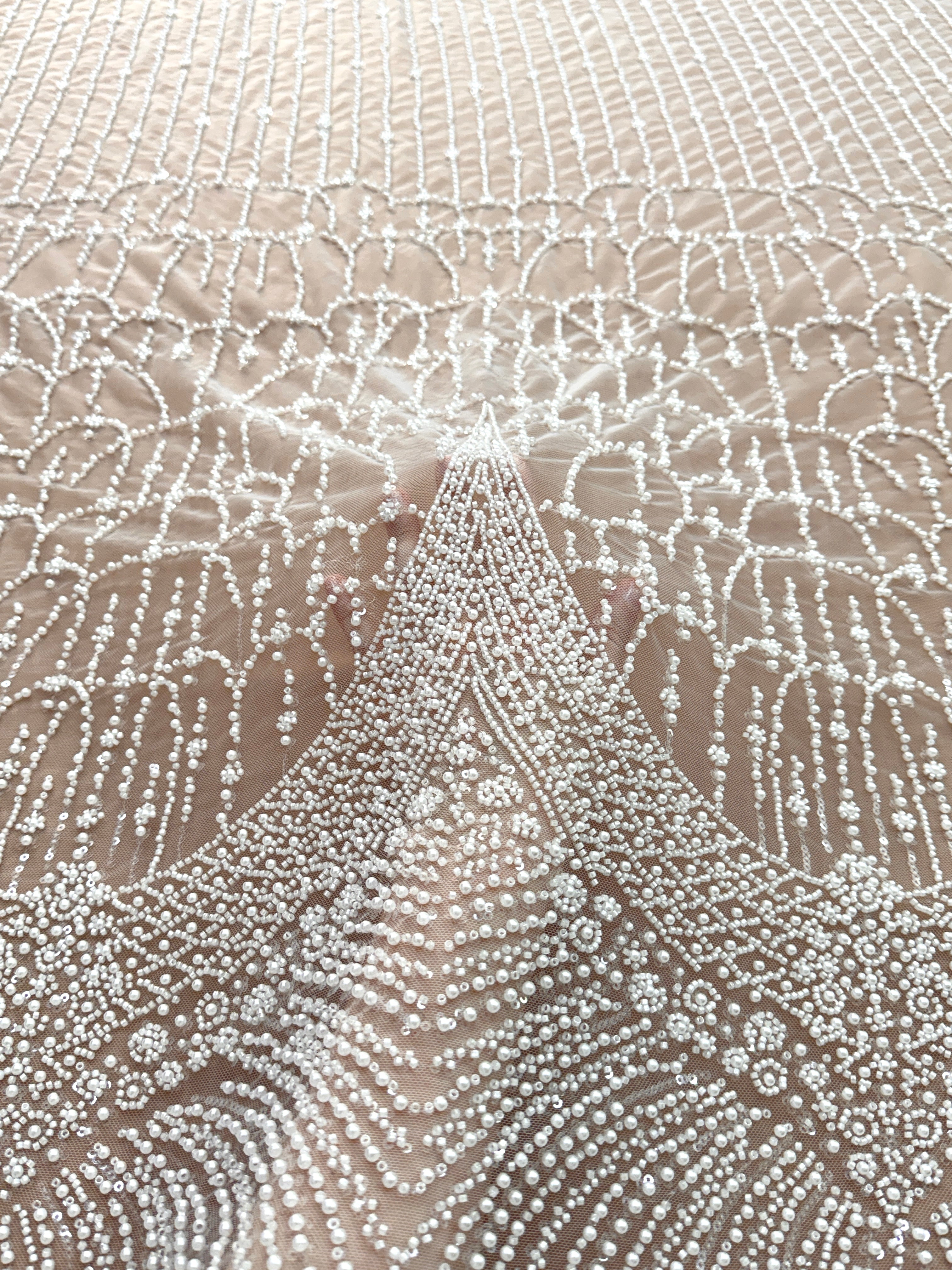 Dantela Ivory cu Model Geometric, cu Perle, Margele si Paiete