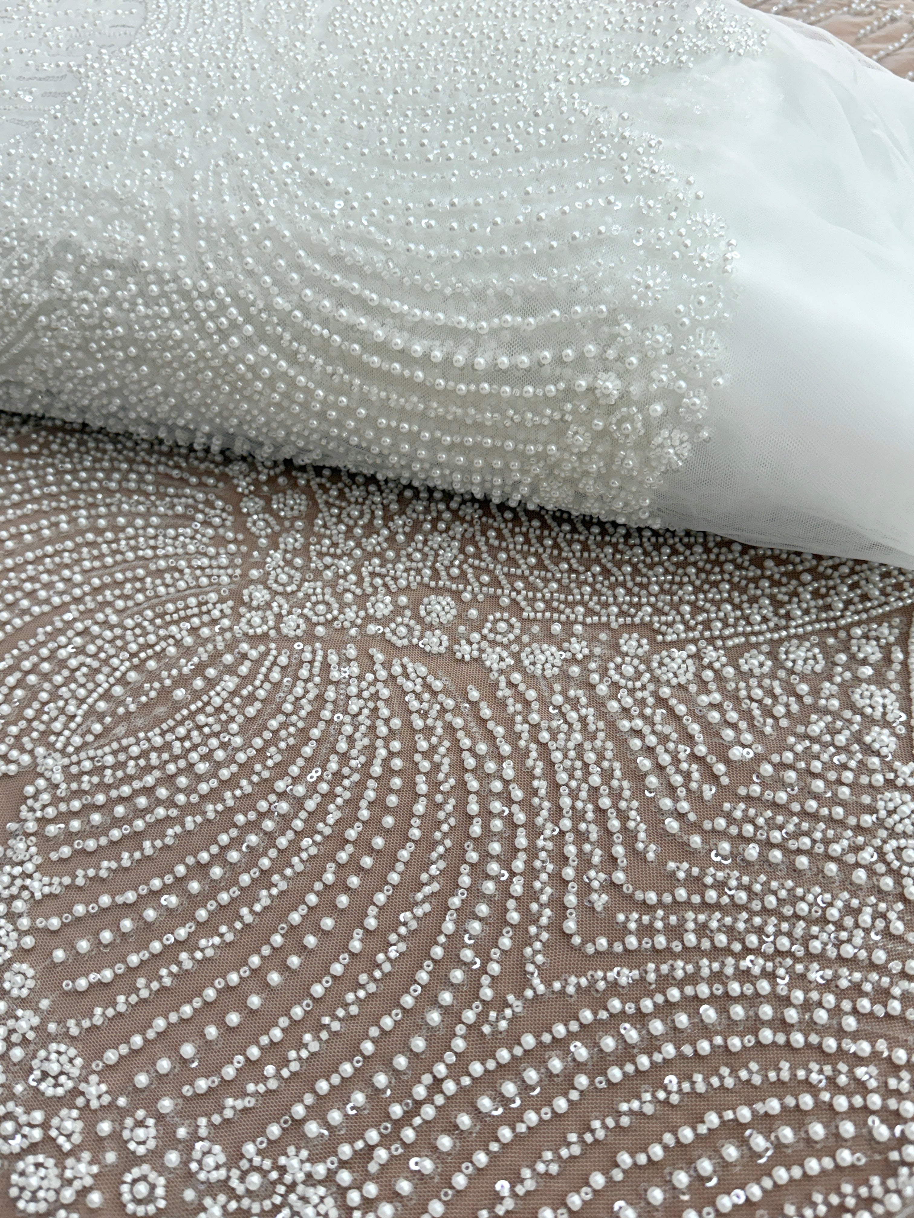 Dantela Ivory cu Model Geometric, cu Perle, Margele si Paiete