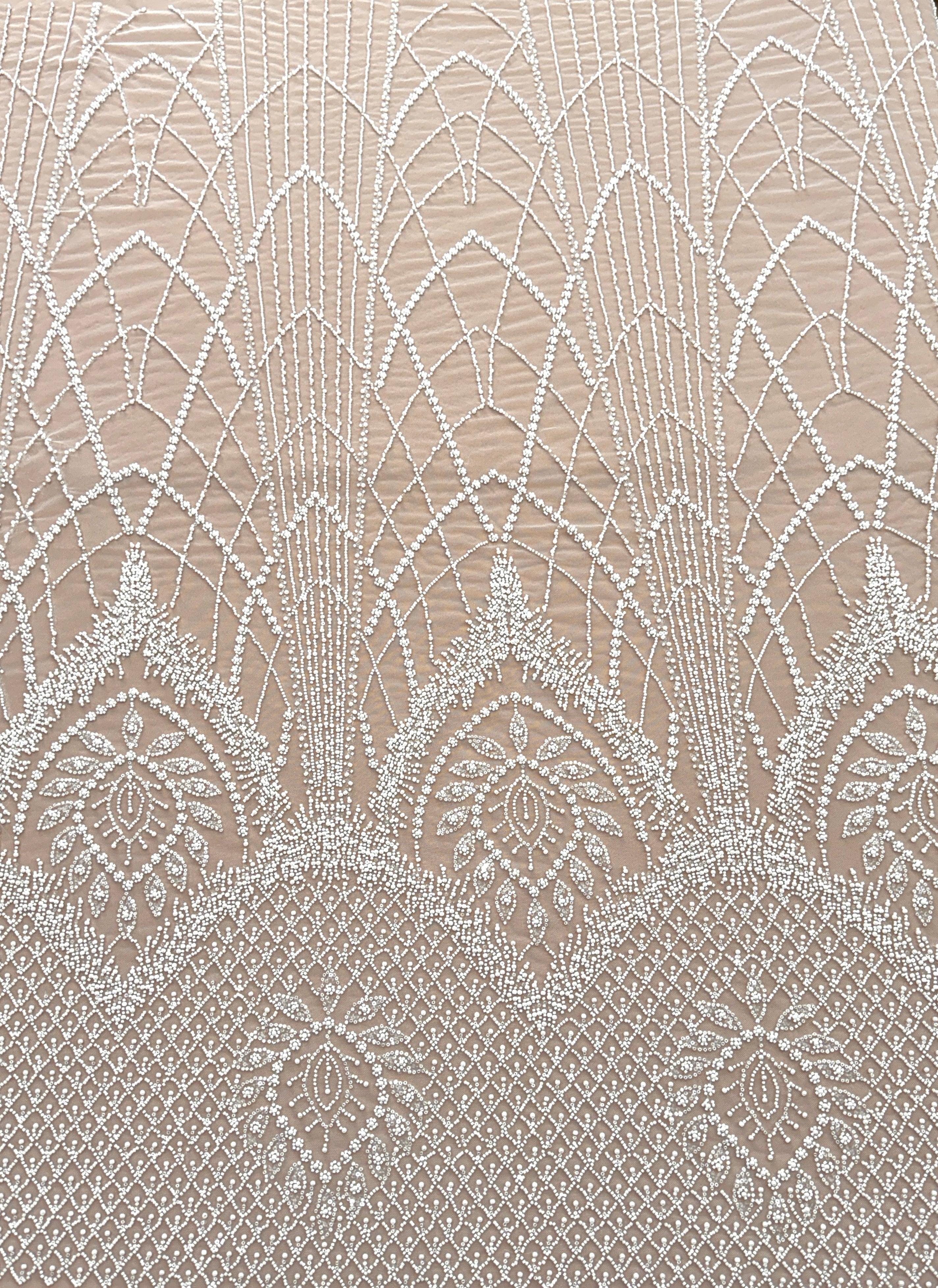 Dantela Ivory cu Model Geometric, cu Perle, Margele si Paiete