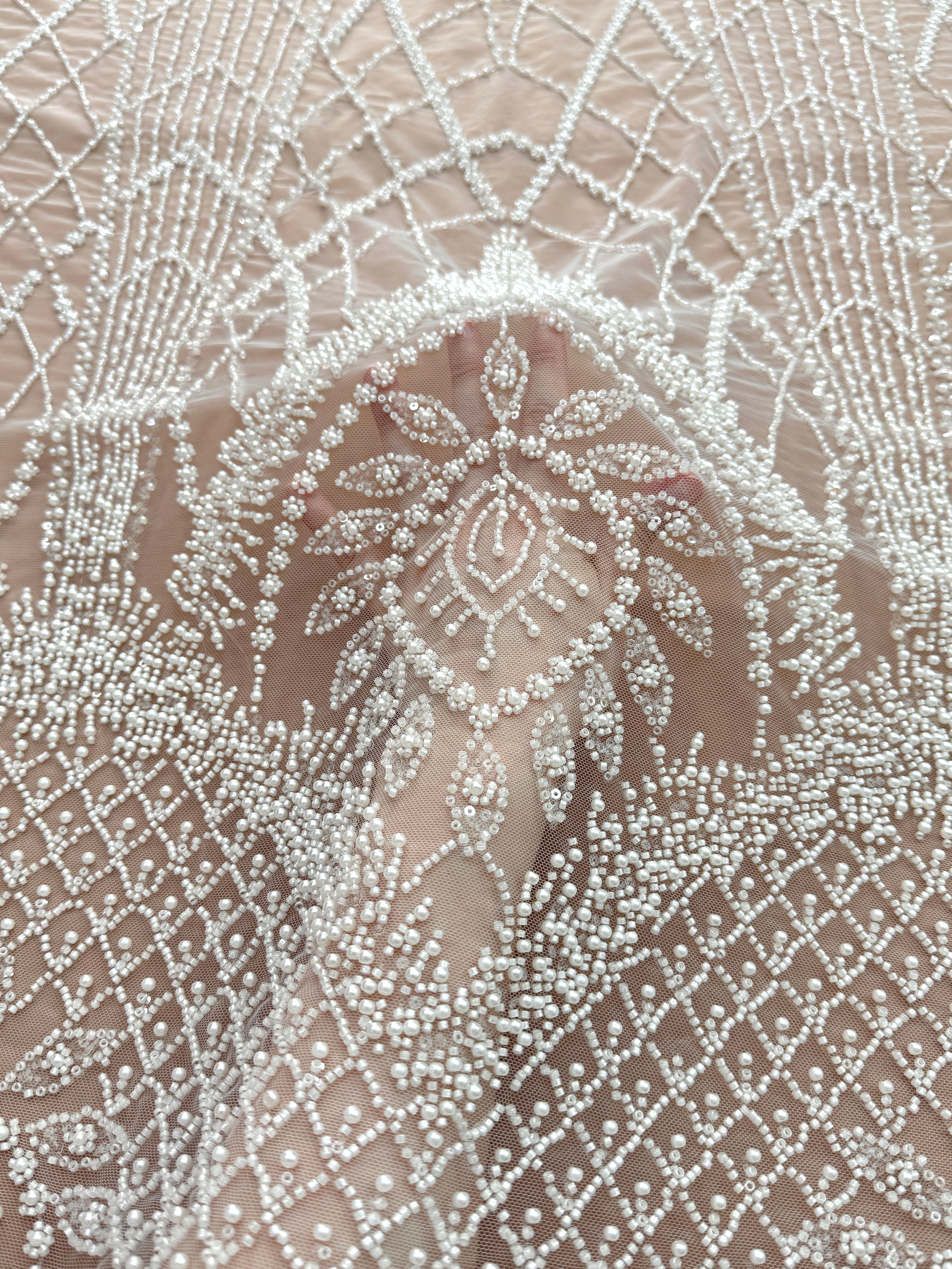 Dantela Ivory cu Model Geometric, cu Perle, Margele si Paiete