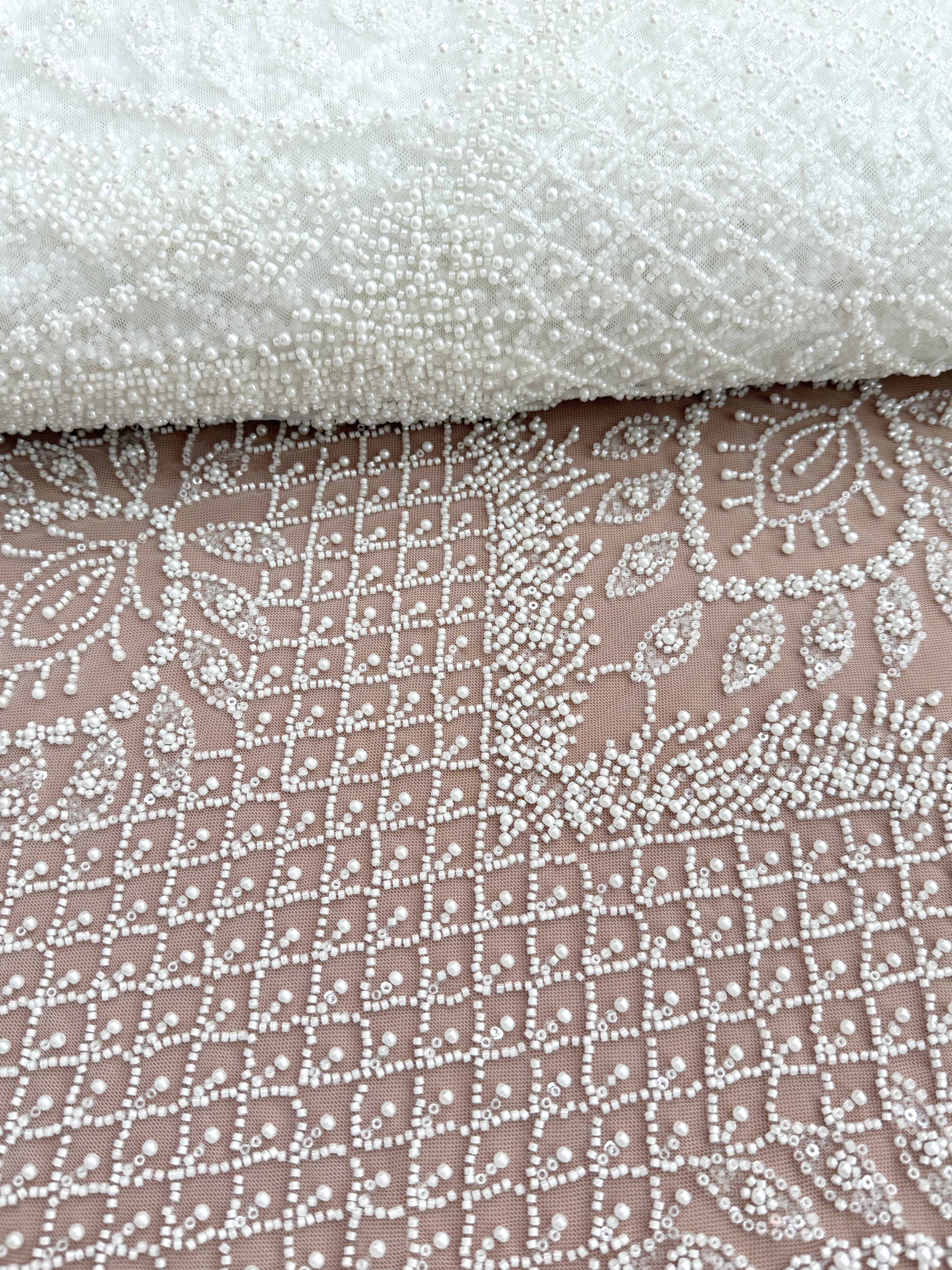 Dantela Ivory cu Model Geometric, cu Perle, Margele si Paiete