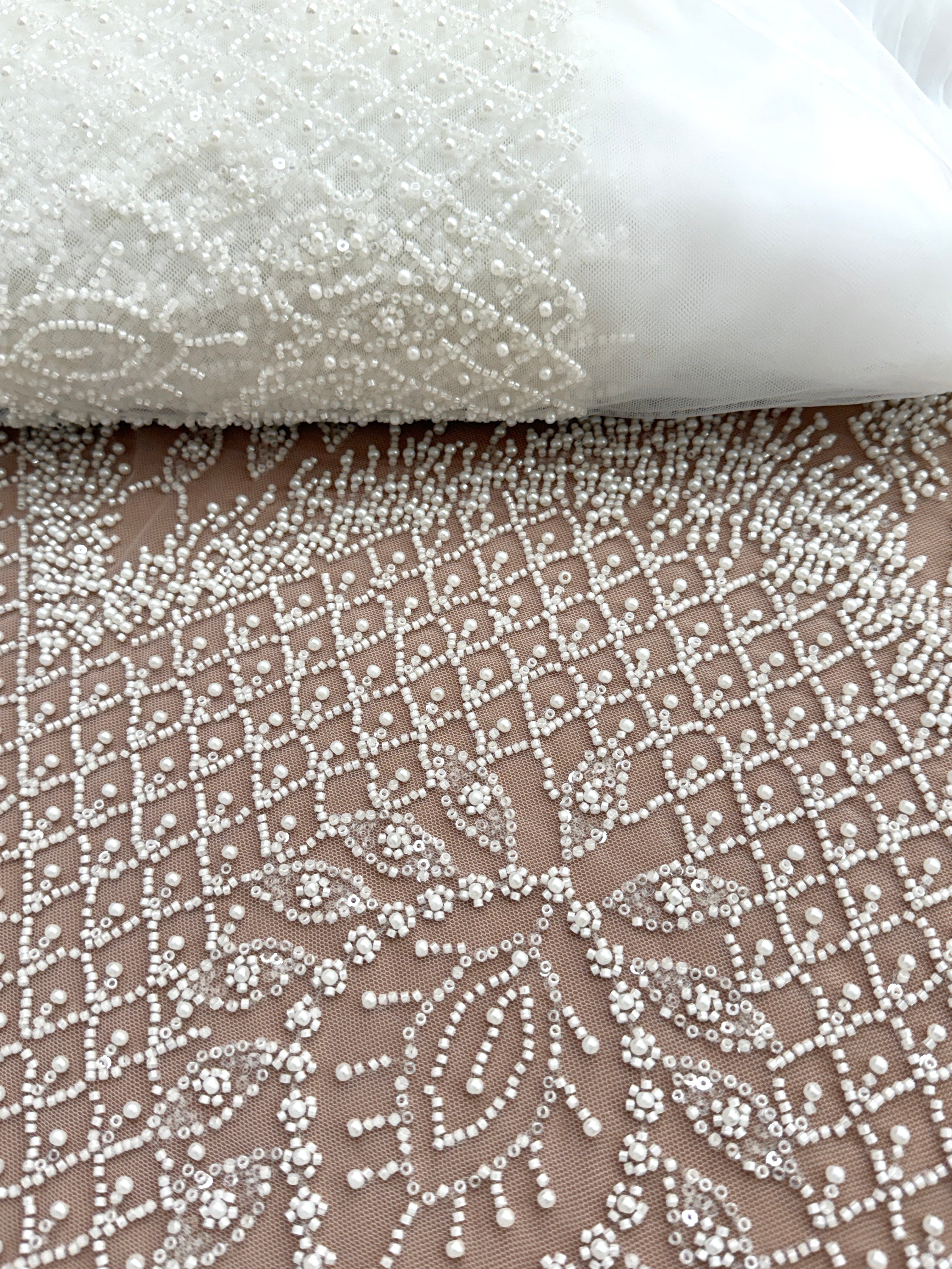 Dantela Ivory cu Model Geometric, cu Perle, Margele si Paiete