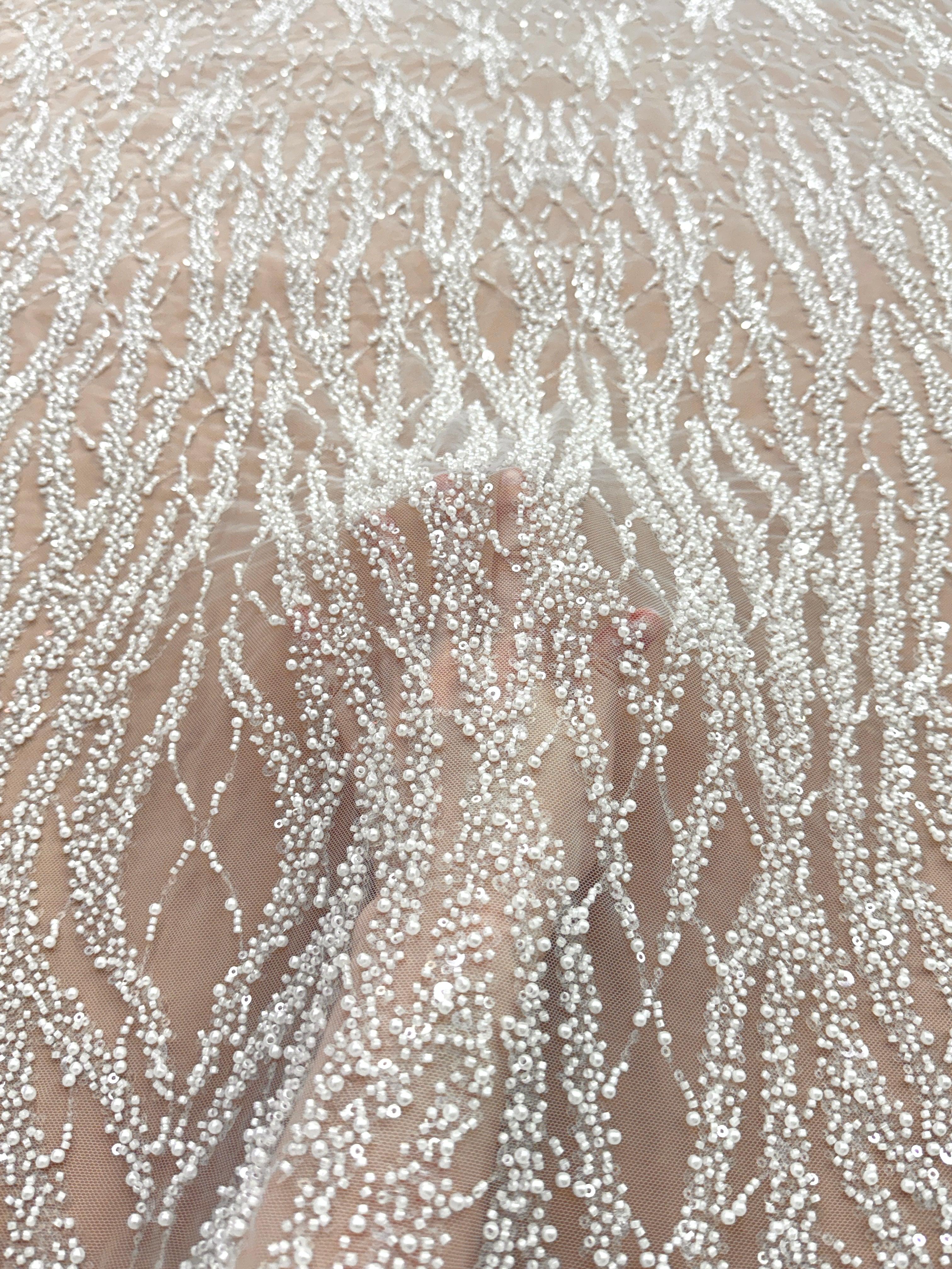 Csipke Couture Ivory füzérekkel, gyöngyökkel, gyöngyöcskékkel és flitterekkel