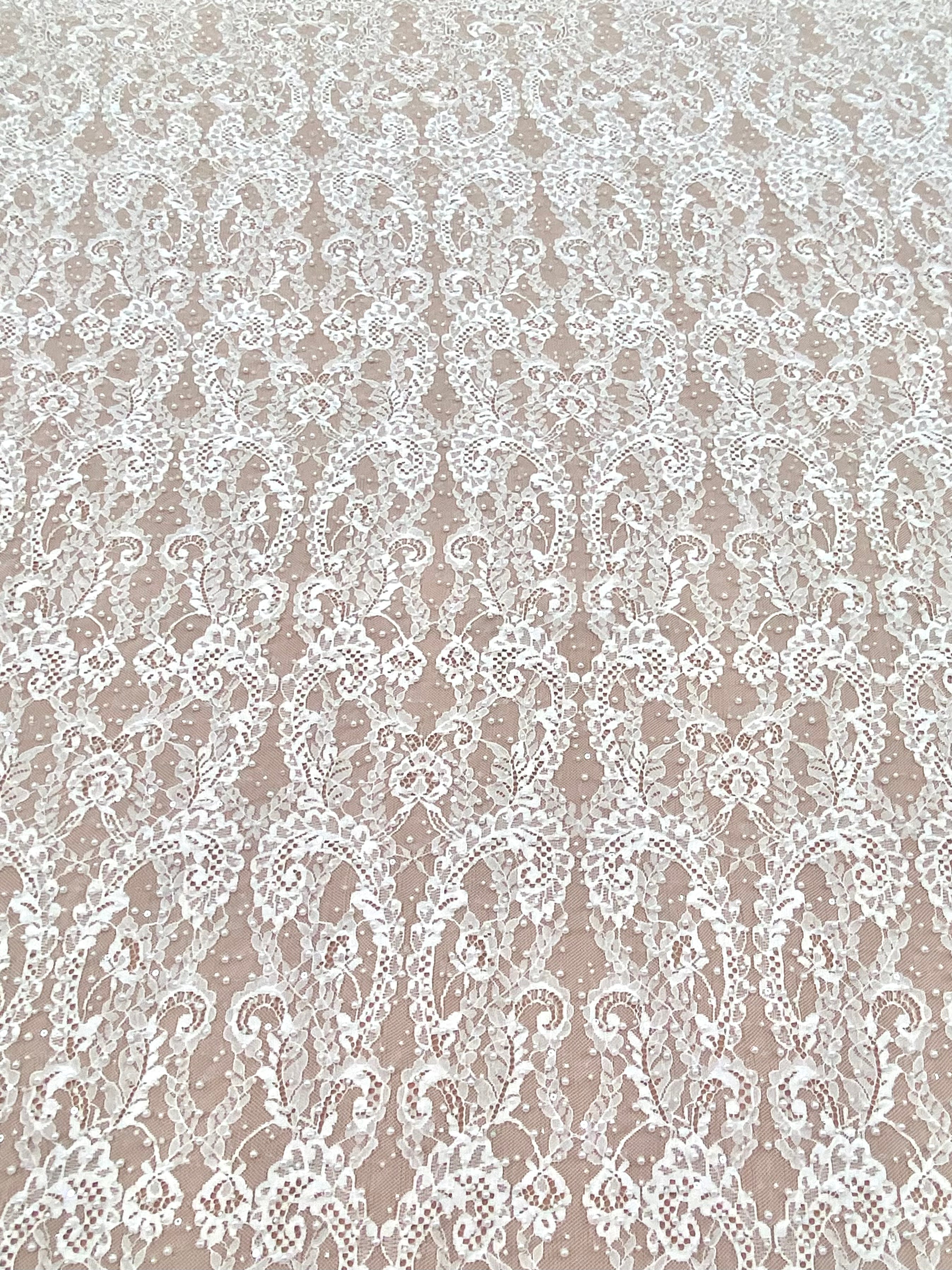 Dantela Chantilly Ivory cu Perle, Margele si Paiete - Cupon 3 m
