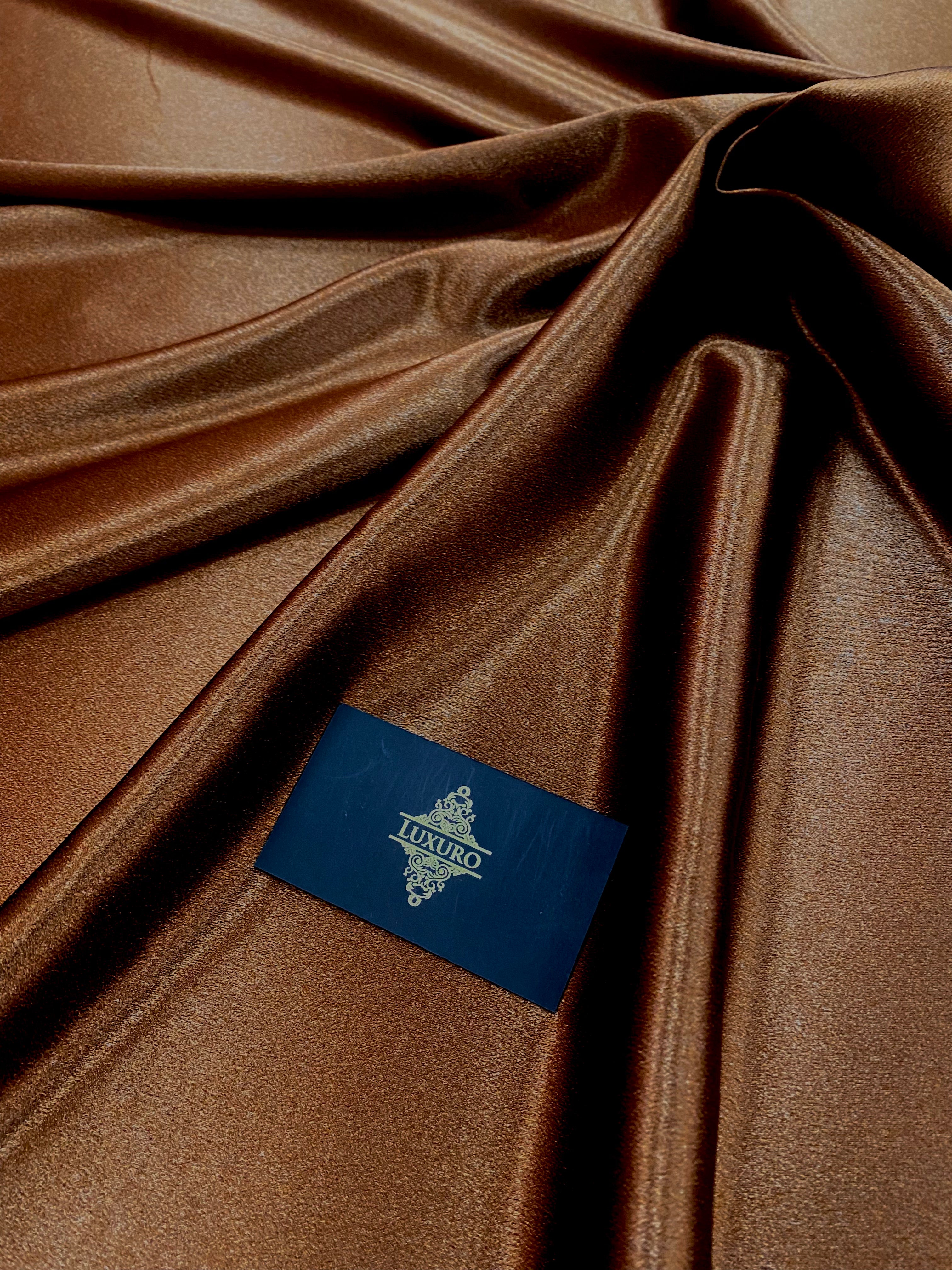 Csokoládé színű fémezett elasztikus taft