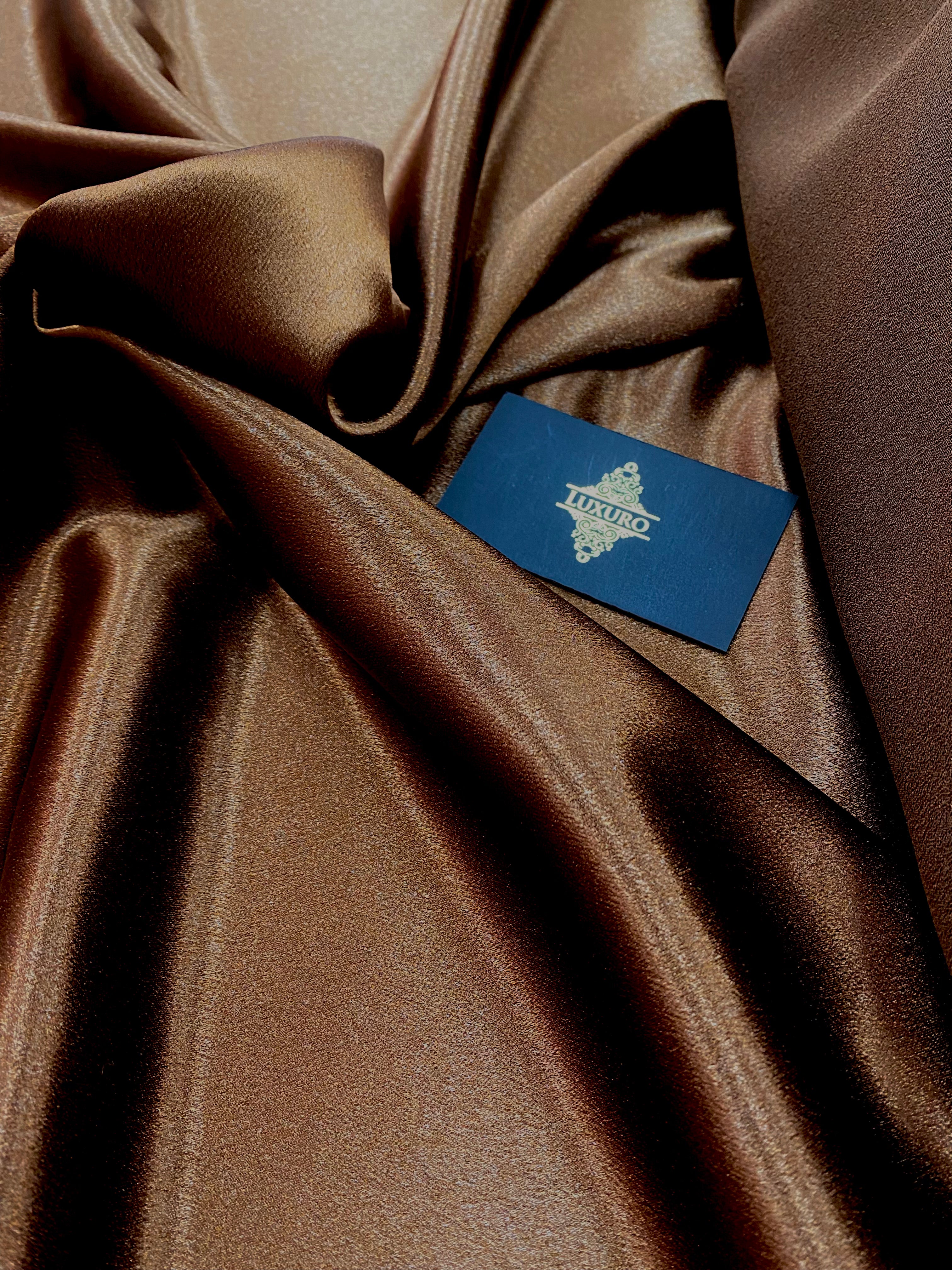 Csokoládé színű fémezett elasztikus taft