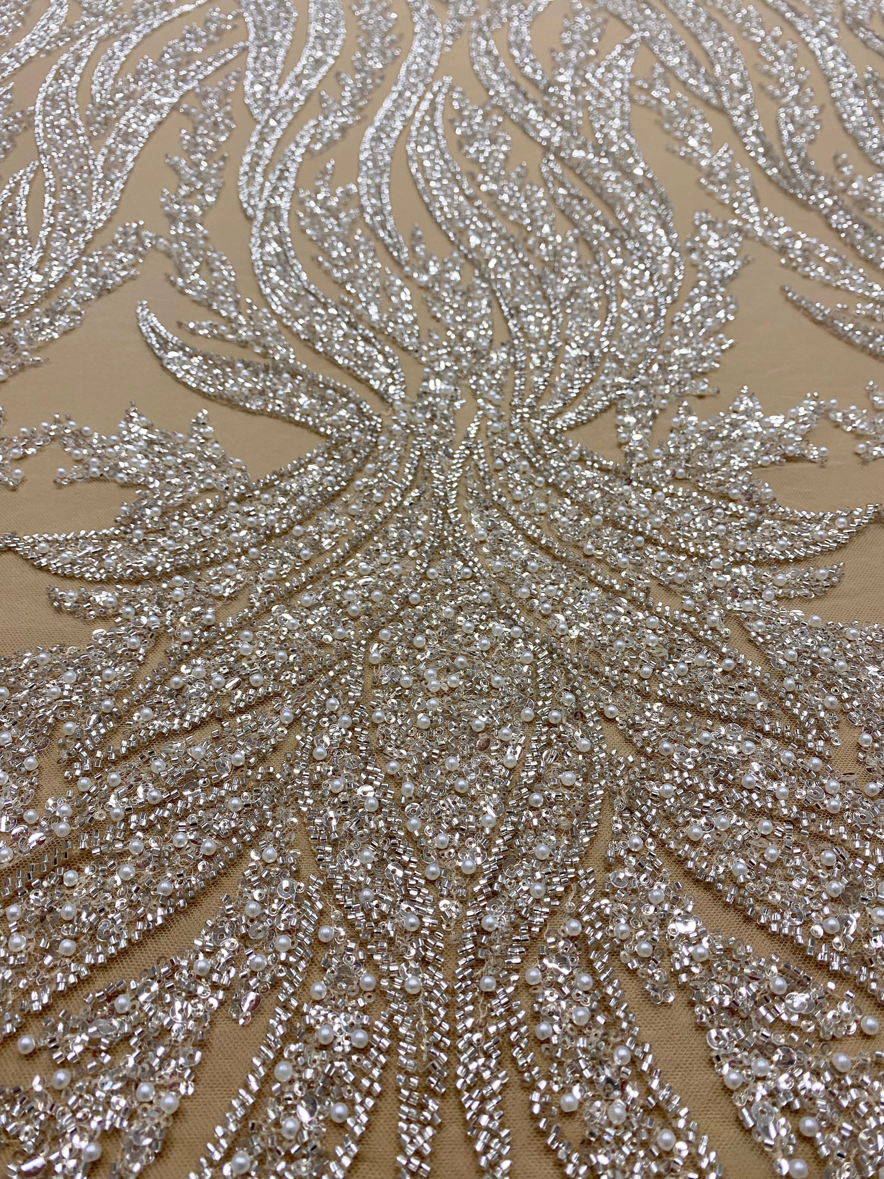 Dantela Couture Argintie pe Tulle Nude cu Panou, cu Perle, Margele si Paiete