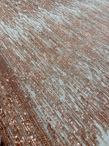 Dantela Couture Arany Rose lineáris mintával, gyöngyökkel és flitterekkel