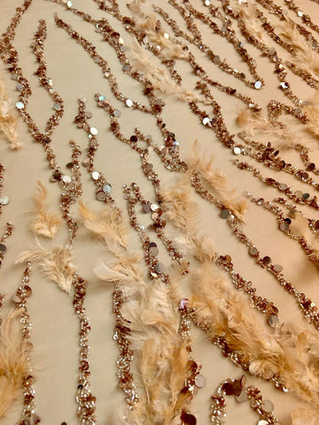 Arany Rose Haute Couture csipke, gyöngysorokkal, tollakkal, gyöngyökkel és flitterekkel
