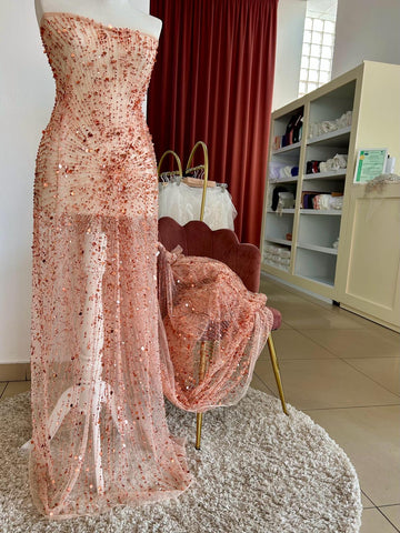Kupon 0,9 m - Rose Haute Couture arany csipke gyöngysorokkal