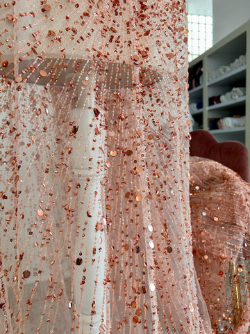 Kupon 0,9 m - Rose Haute Couture arany csipke gyöngysorokkal