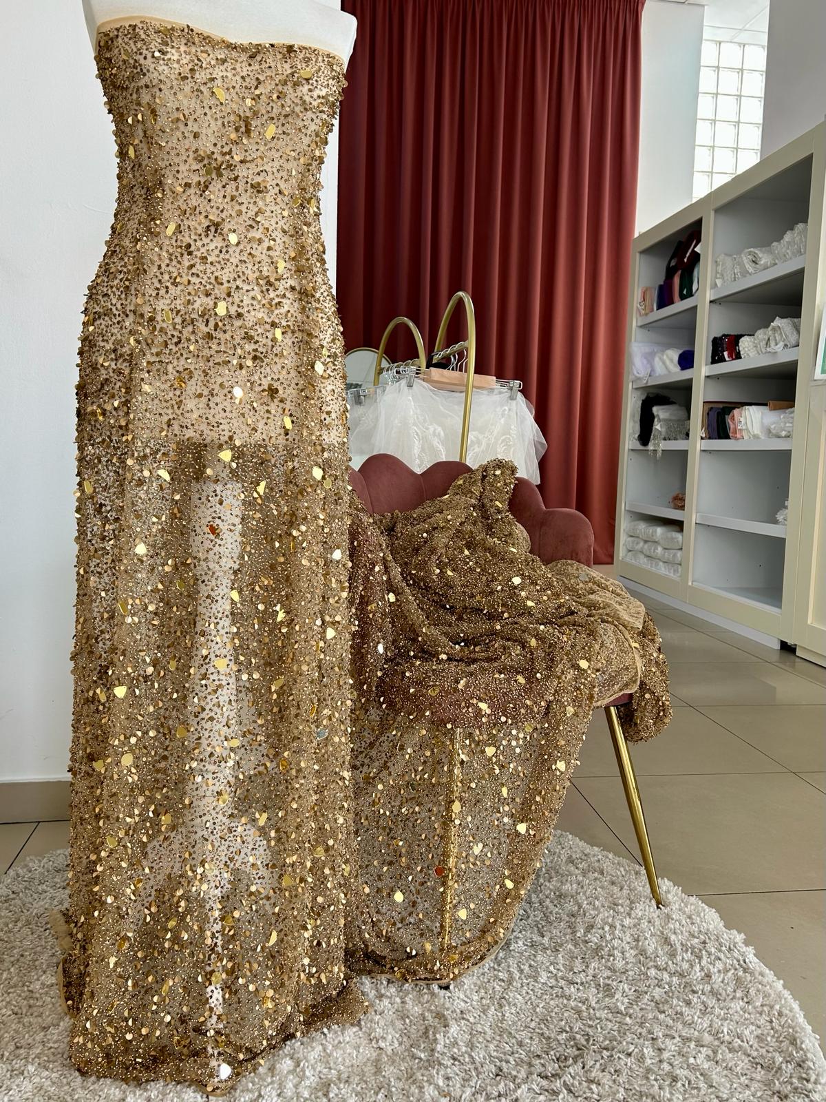 Antik Arany Csipke Haute Couture, Tükrökkel