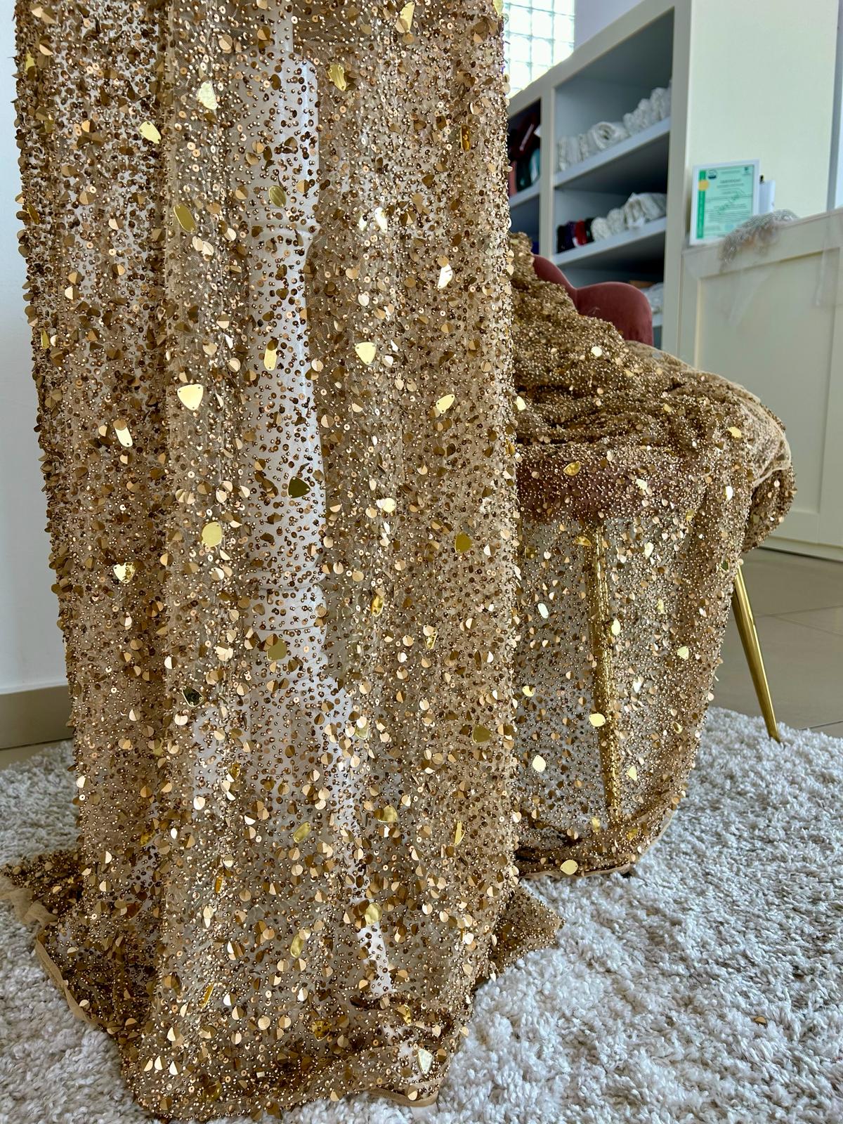 Antik Arany Csipke Haute Couture, Tükrökkel
