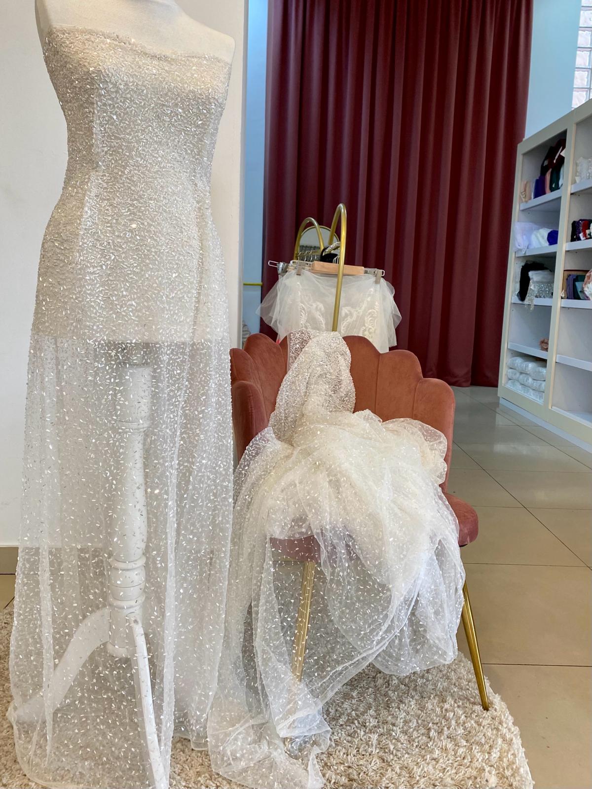 Ivory Haute Couture csipke