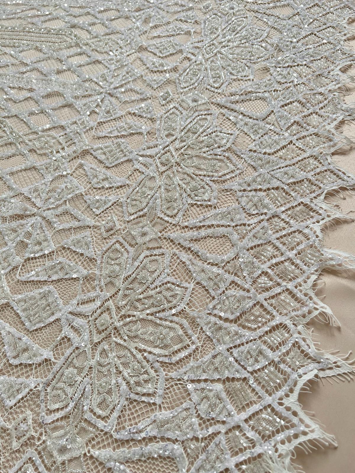 Ivory Haute Couture Chantilly típusú csipke
