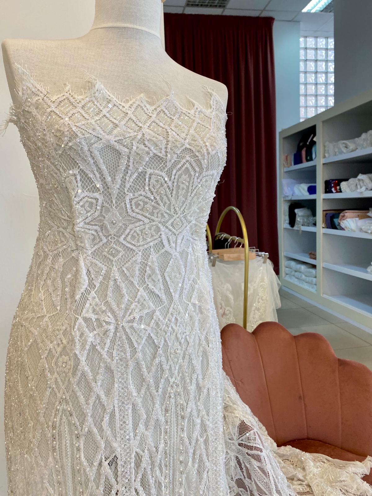 Ivory Haute Couture Chantilly típusú csipke