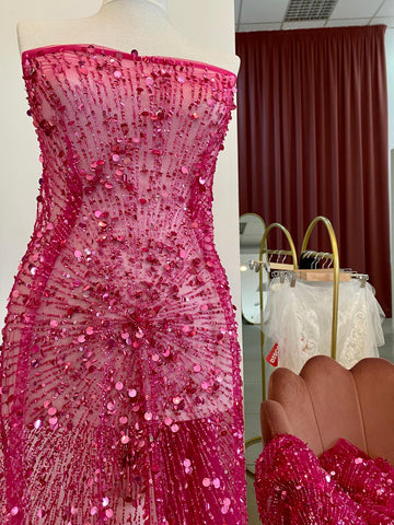 Fukszia Haute Couture csipke gyöngysorokkal