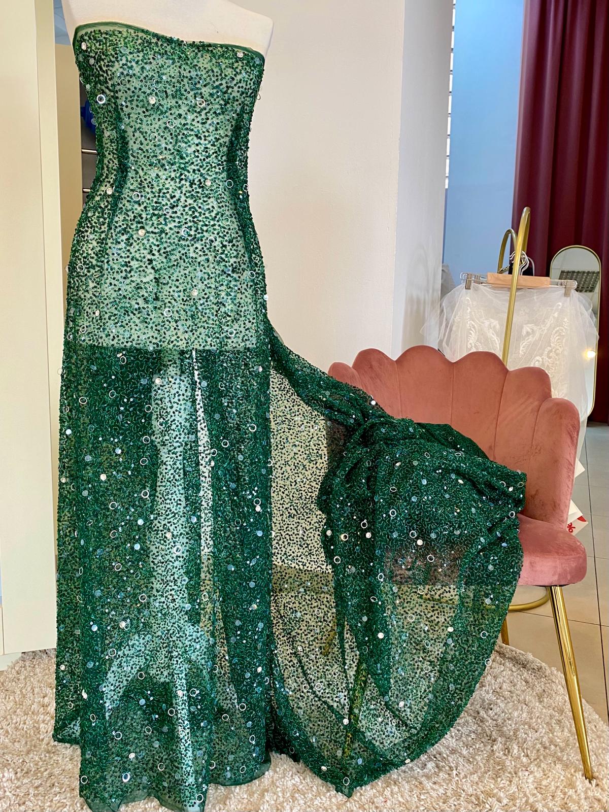 Smaragdzöld csipke Haute Couture