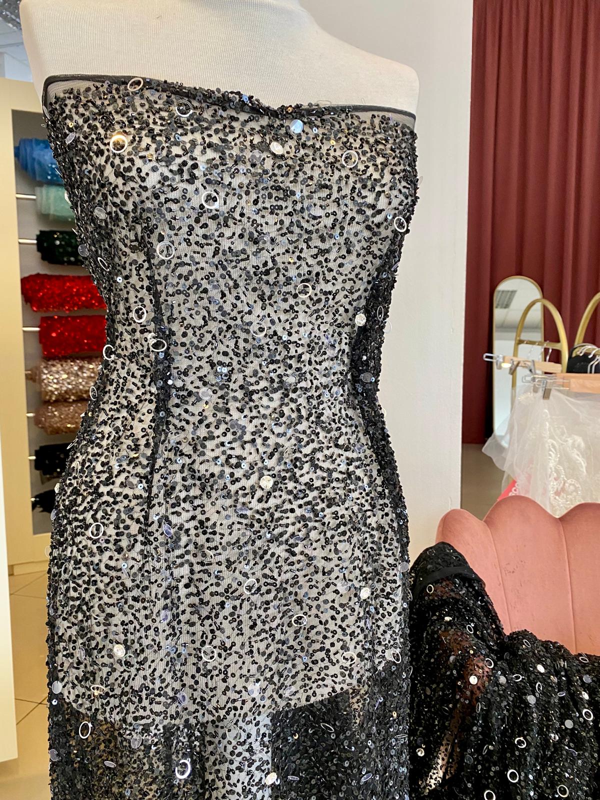 Fekete csipke Haute Couture