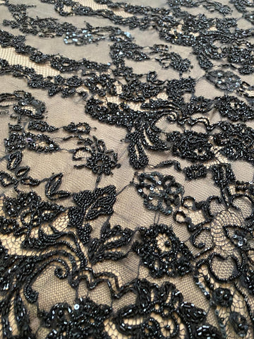 Fekete Haute Couture csipke, Chantilly típus