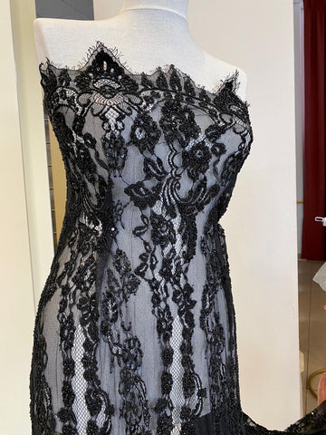 Fekete Haute Couture csipke, Chantilly típus