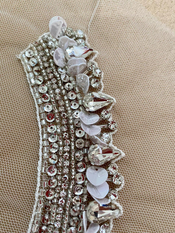 Ezüstszínű Haute Couture gallér