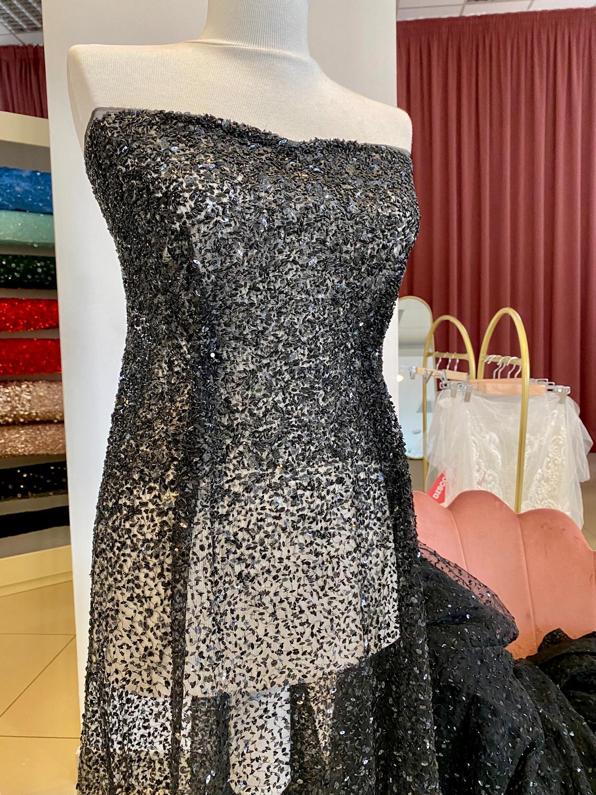 Kupon 1,56 m - Fekete Haute Couture csipke
