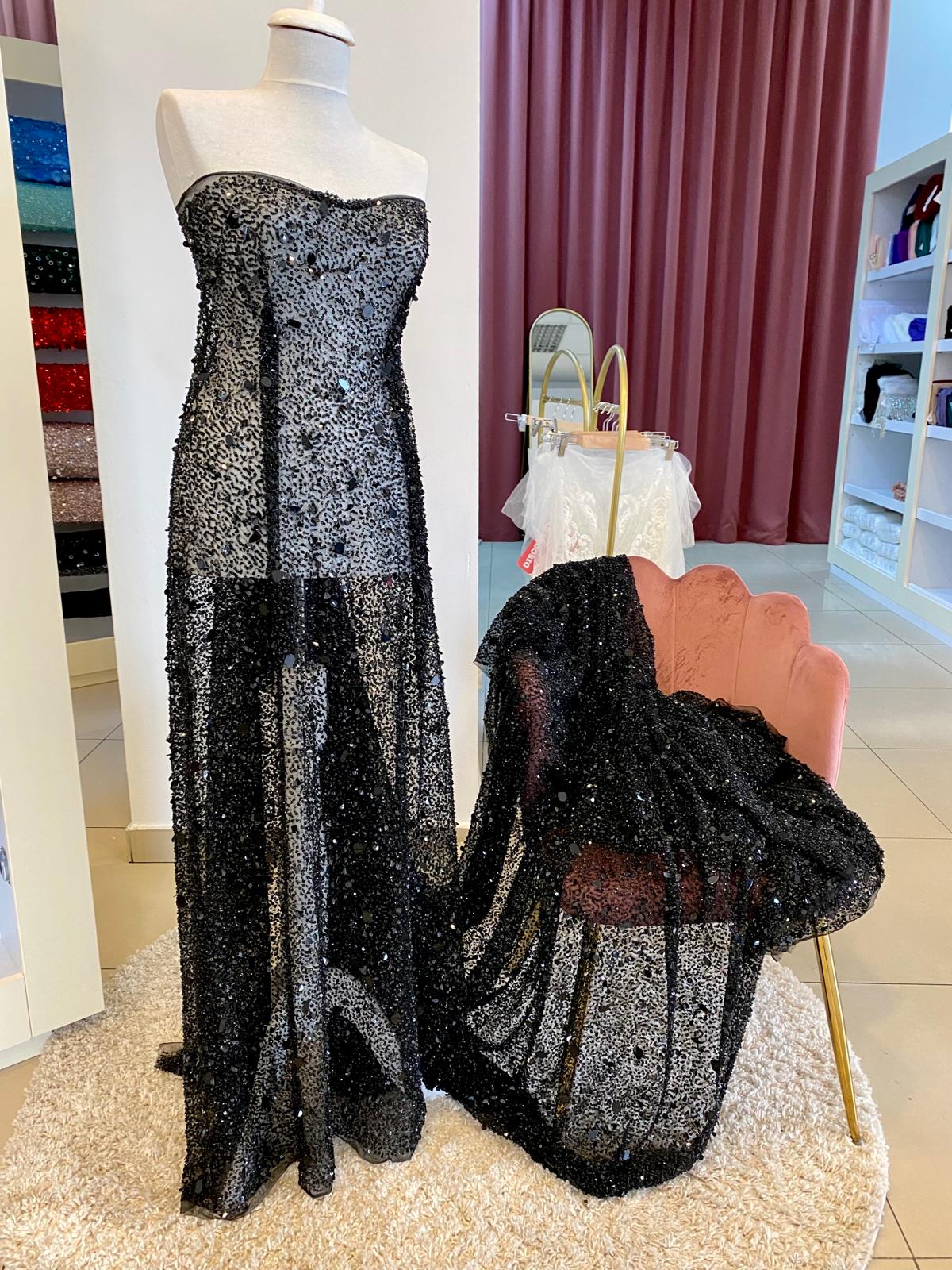 Fekete Haute Couture csipke, tükrökkel