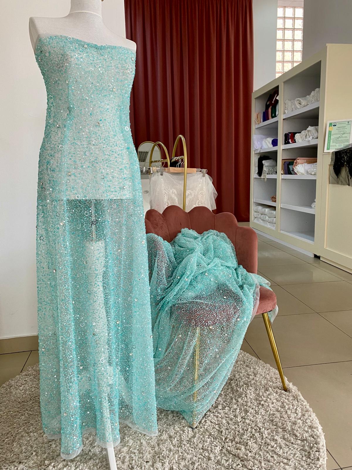 Mentazöld csipke Haute Couture