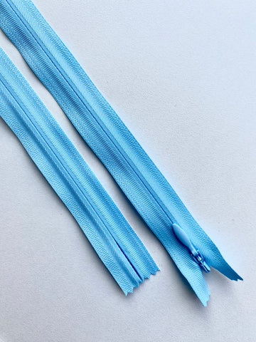 Fermoar rezistent, ascuns, brand YKK, culoare baby blue, 70 cm lungime