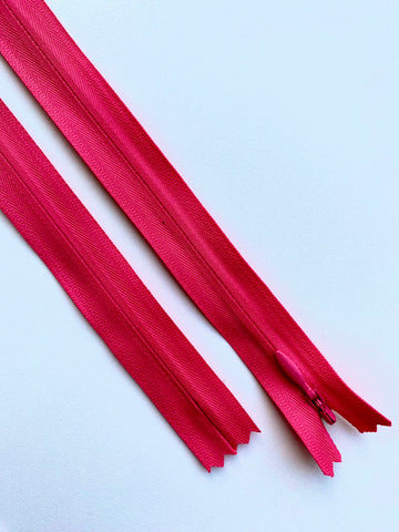 Fermoar rezistent, ascuns, brand YKK, culoare fucsia, 70 cm lungime