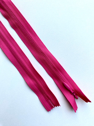 Fermoar rezistent, ascuns, brand YKK, culoare magenta deschis, 70 cm lungime