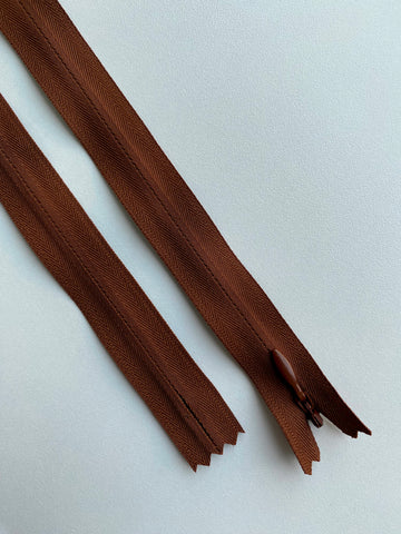 Fermoar rezistent, ascuns, brand YKK, culoare maro, maron, 70 cm lungime