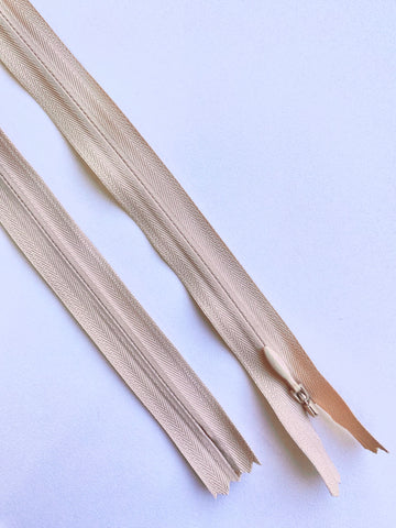 Fermoar rezistent, ascuns, brand YKK, culoare nude rose, 70 cm lungime