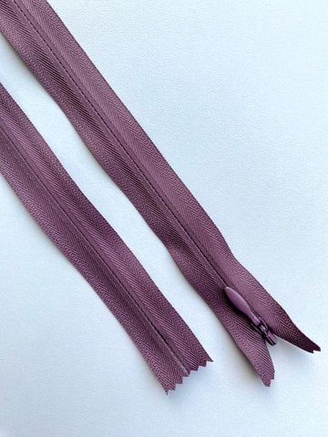 Fermoar rezistent, ascuns, brand YKK, culoare roz pudra, pudra, 70 cm lungime