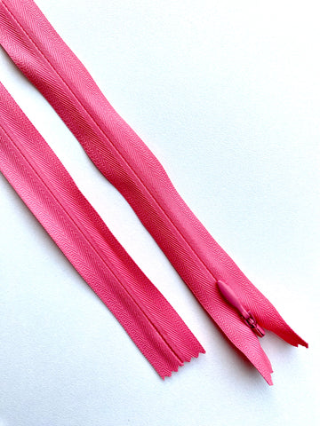 Fermoar rezistent, ascuns, brand YKK, culoare roz coral inchis, 70 cm lungime