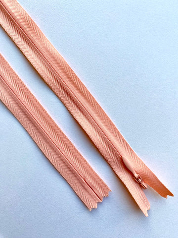 Fermoar rezistent, ascuns, brand YKK, culoare alb, 70 cm lungime