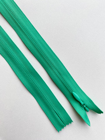 Fermoar rezistent, ascuns, brand YKK, culoare verde marin deschis, 70 cm lungime