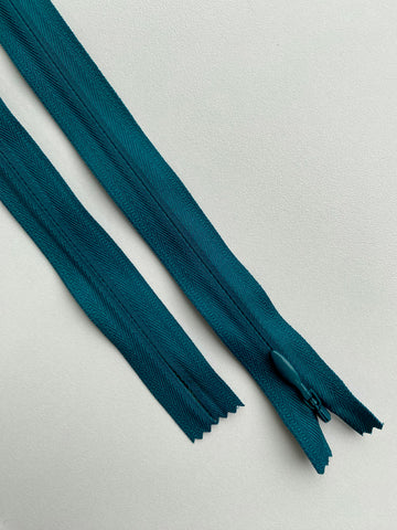 Fermoar rezistent, ascuns, brand YKK, culoare verde marin inchis, 70 cm lungime