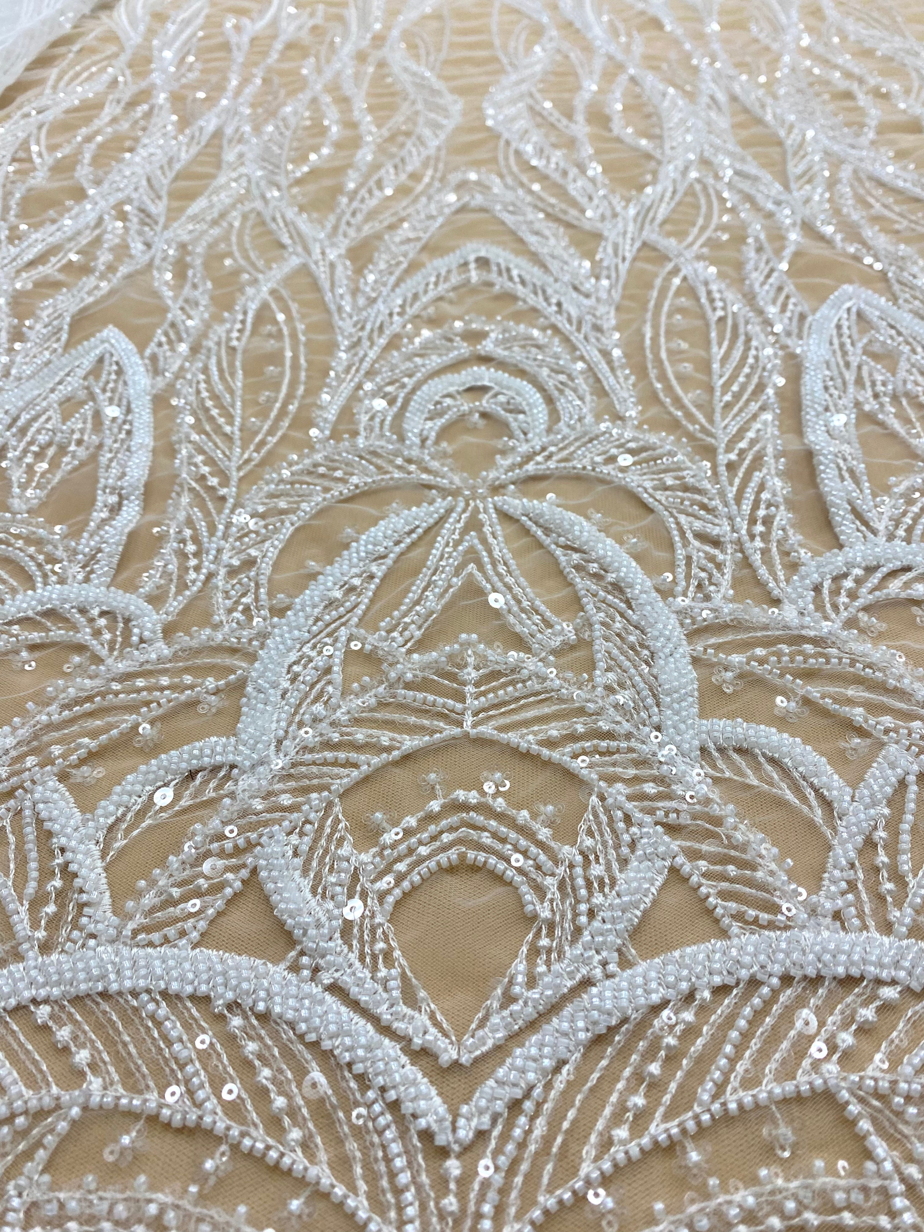 Dantela Couture Ivory geometriai mintával, gyöngyökkel és flitterekkel