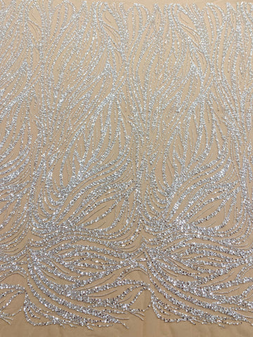 Dantela Couture Argintie pe Tulle Nude cu Model Geometric, cu Perle, Margele si Paiete