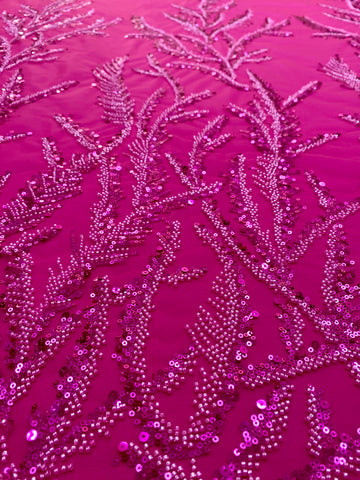 Dantela Couture fukszia ágacskákkal, gyöngyökkel és flitterekkel